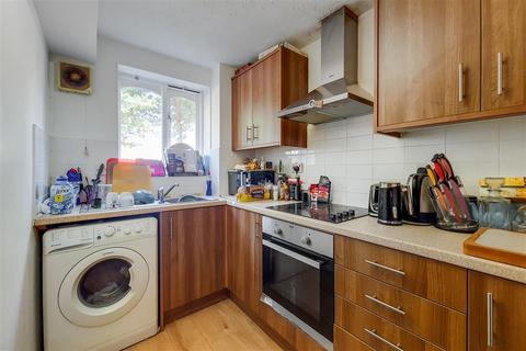 111 Plumtree Close, Dagenham, RM10 8UF