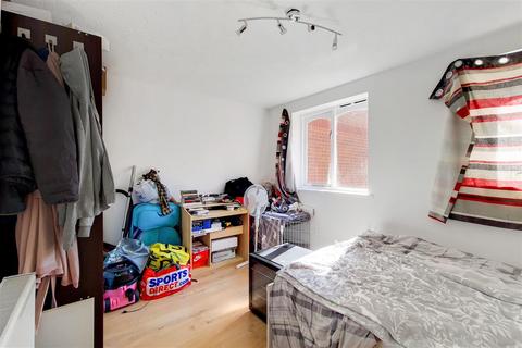 111 Plumtree Close, Dagenham, RM10 8UF