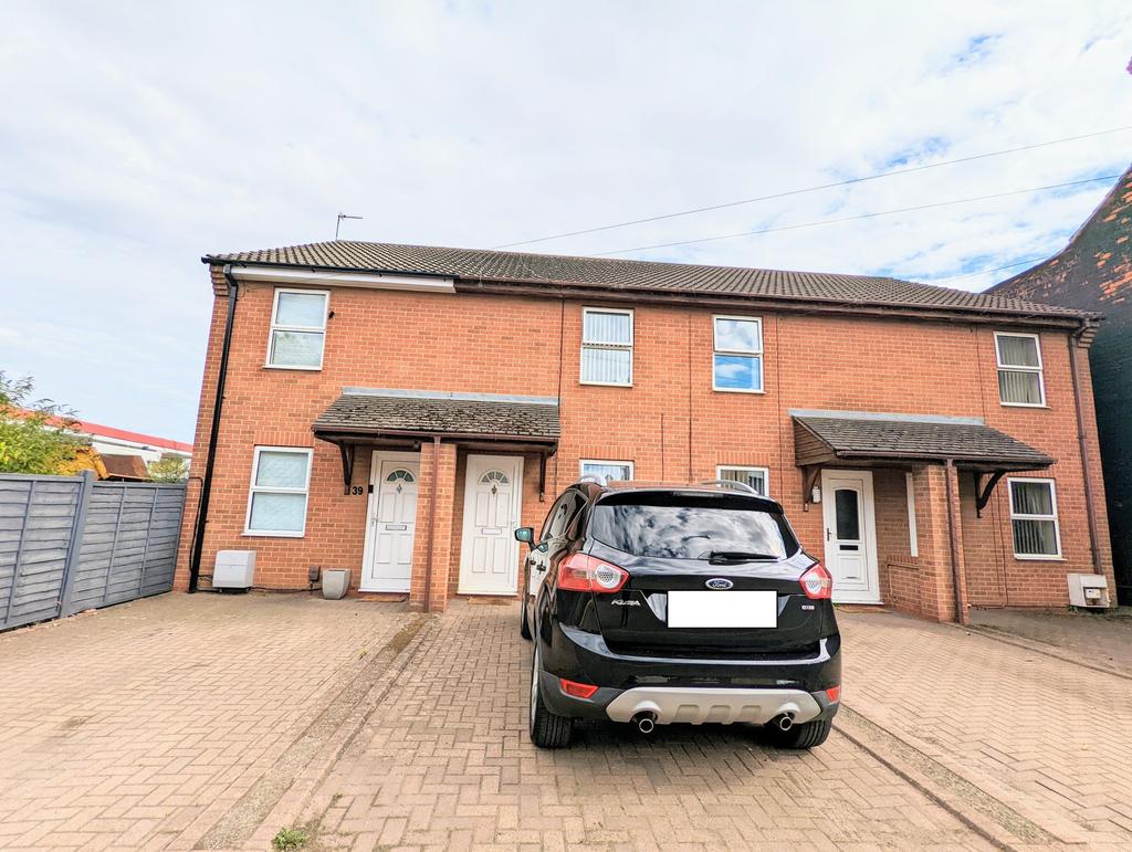 Alexandra Road, Grantham, NG31 2 bed terraced house £595 pcm (£137 pw)