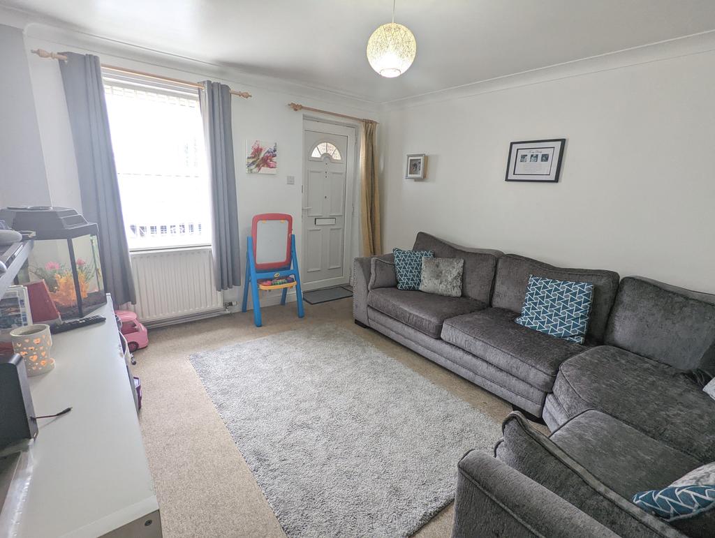 Alexandra Road, Grantham, NG31 2 bed terraced house £595 pcm (£137 pw)