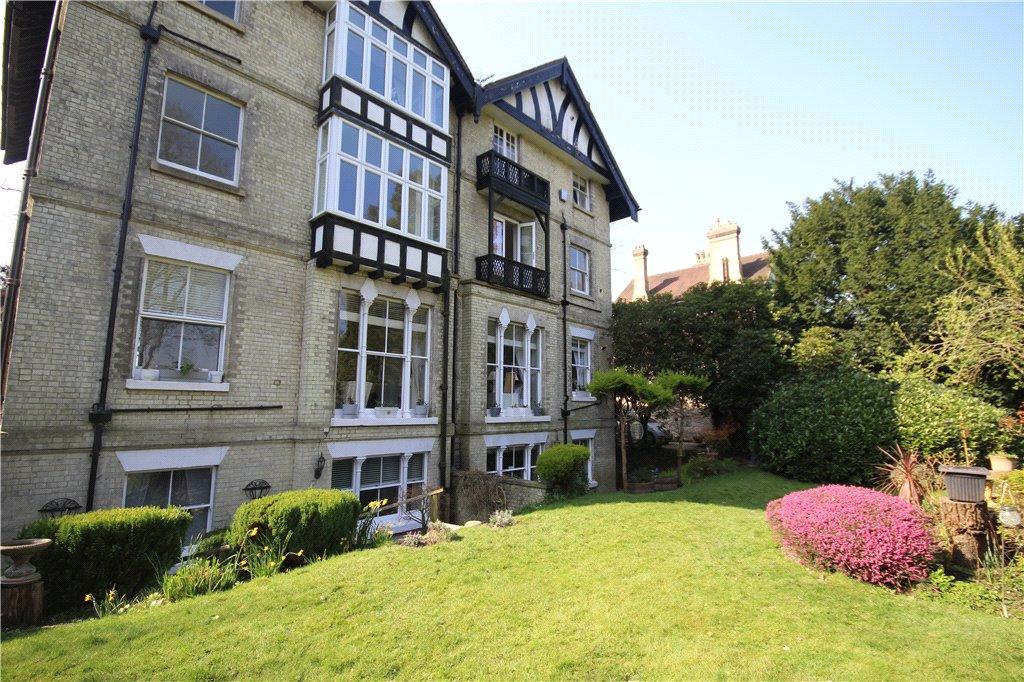 Coopers Hill Lane, Englefield Green, Egham, Surrey, TW20 2 bed