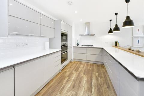 4 bedroom mews to rent, Pont Street Mews, London