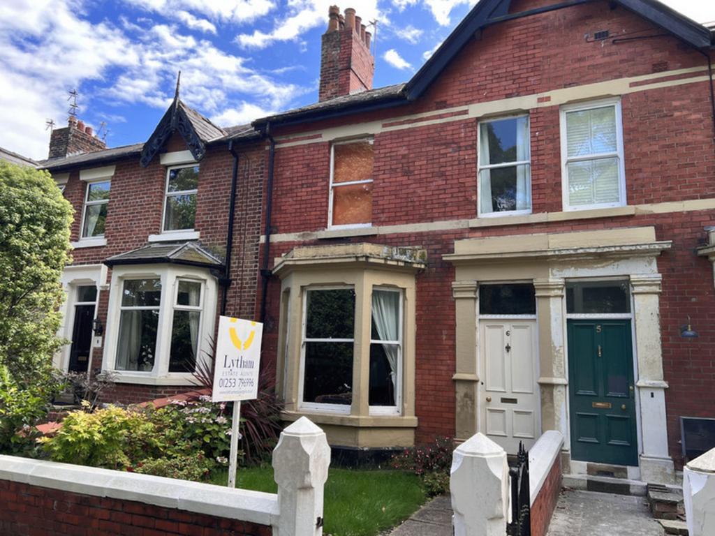 Cleveland Road, Lytham St. Annes, FY8 4 bed terraced house for sale £