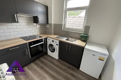 1 bedroom flat to rent, Commercial Street, Abertillery, NP13 1DQ