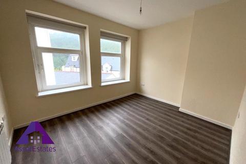 1 bedroom flat to rent, Commercial Street, Abertillery, NP13 1DQ