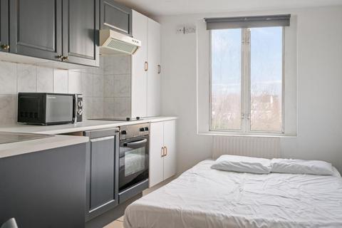 Studio to rent, West Cromwell Road, Earls Court, London SW5