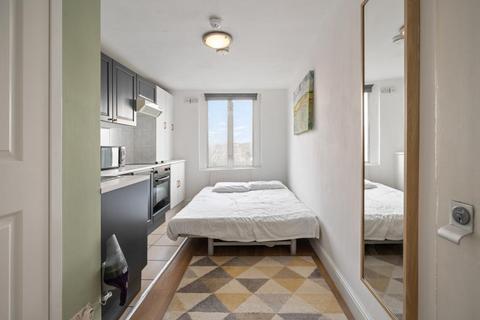 Studio to rent, West Cromwell Road, Earls Court, London SW5