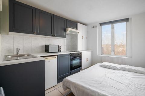 Studio to rent, West Cromwell Road, Earls Court, London SW5