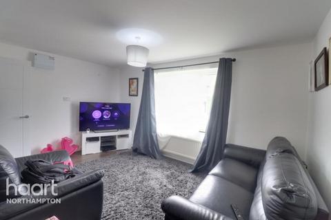 3 bedroom semi-detached house to rent, Raisins Field Close, Northampton