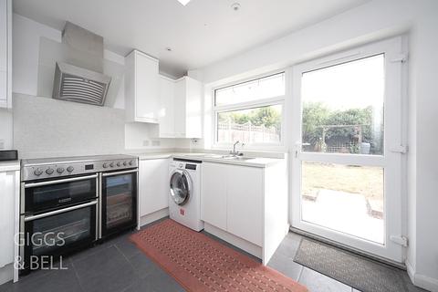 5 Curlew Road, Luton, LU2 8EN