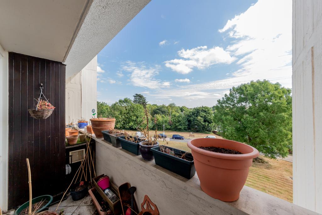 HENDON HALL COURT, PARSON STREET, LONDON, NW4 2 bed apartment for sale