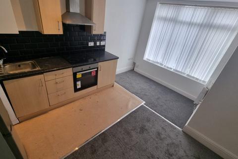 4 bedroom end of terrace house for sale, Harehills Lane, Harehills, Leeds, LS9 6HJ