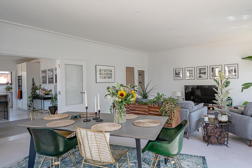 Mill Lane, Taplow, Maidenhead, SL6 2 bed flat for sale £775,000