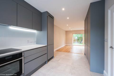 3 bedroom house to rent, Lovelace Gardens, Surbiton