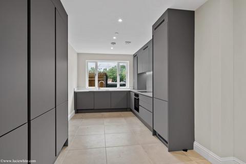3 bedroom house to rent, Lovelace Gardens, Surbiton