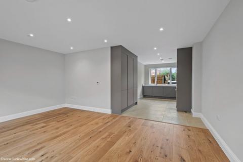 3 bedroom house to rent, Lovelace Gardens, Surbiton