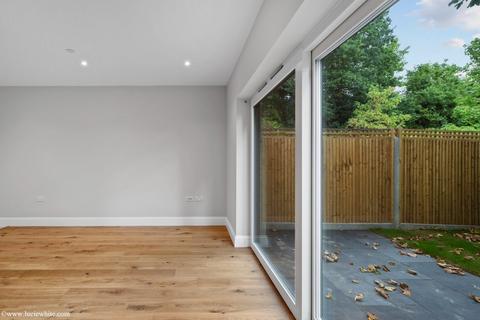 3 bedroom house to rent, Lovelace Gardens, Surbiton