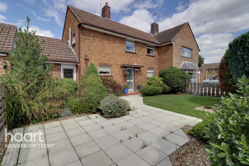 Masefield Crescent, Newark 3 bed semidetached house £240,000