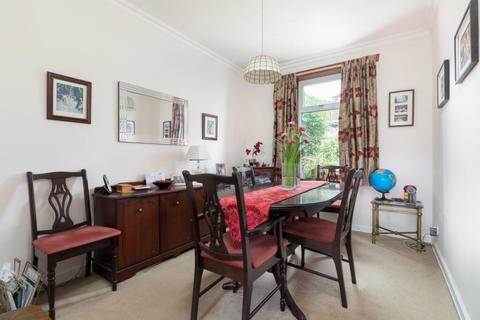 10 Moray Drive, Clarkston, Glasgow, G76 8NW