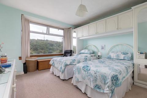10 Moray Drive, Clarkston, Glasgow, G76 8NW