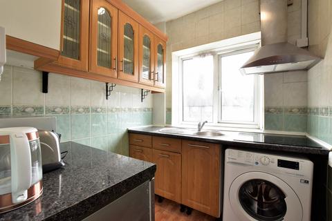 4 bedroom maisonette to rent, Newmarket Green, Eltham, SE9