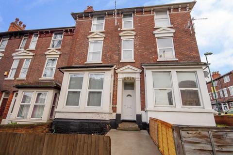 1 bedroom in a house share to rent, ENSUITE ROOMS Hucknall Road