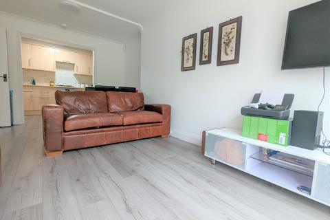 2 bedroom apartment to rent, Chase Road, Southgate
