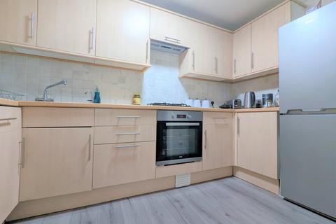 2 bedroom apartment to rent, Chase Road, Southgate