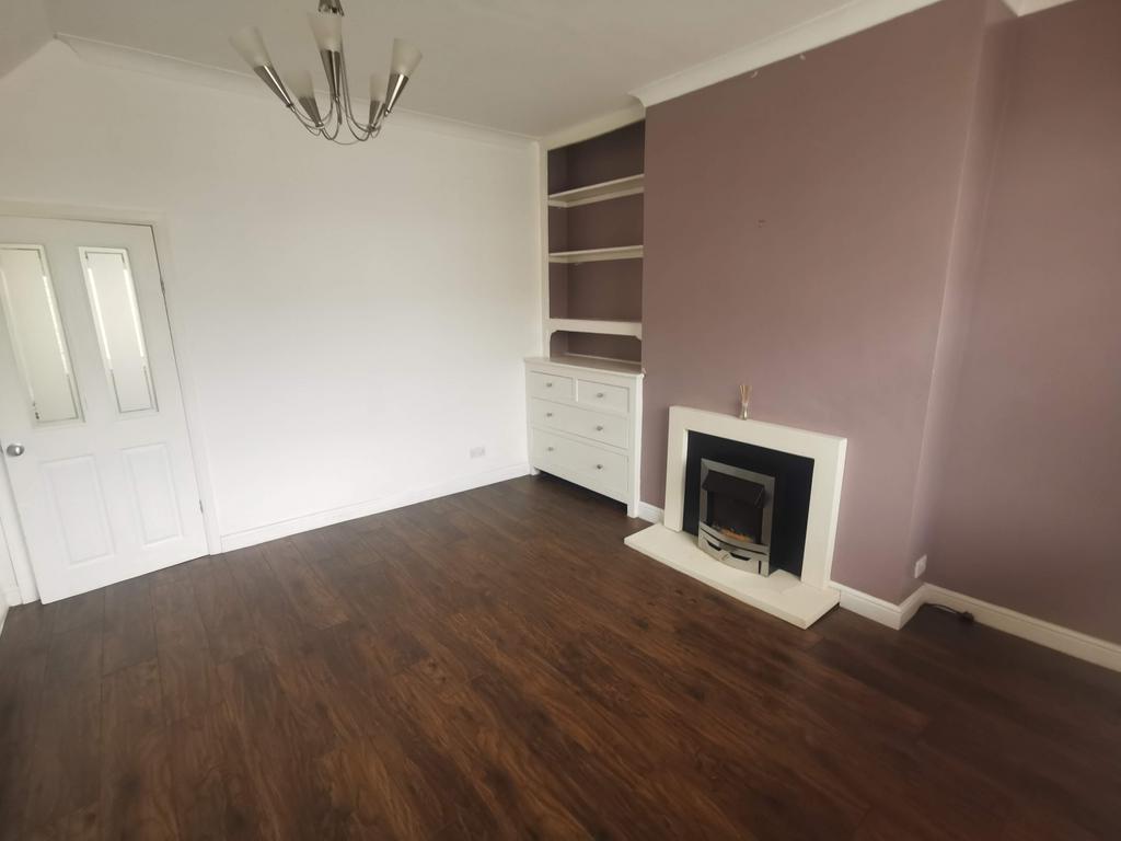 Turpin Green Lane, Leyland PR25 2 bed terraced house £120,000
