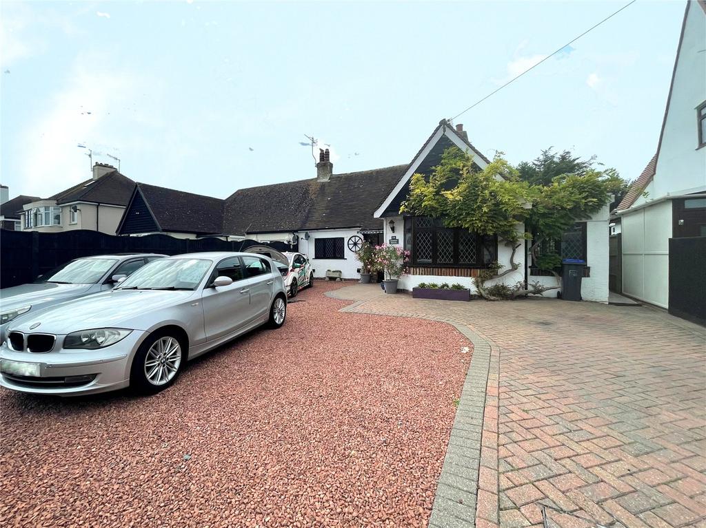 Grinstead Lane, Lancing, West Sussex... 3 bed semidetached house £