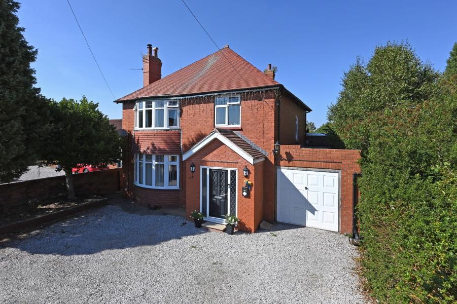 WISTOW ROAD, SELBY, YO8 3LY 3 bed detached house £1,500 pcm (£346 pw)