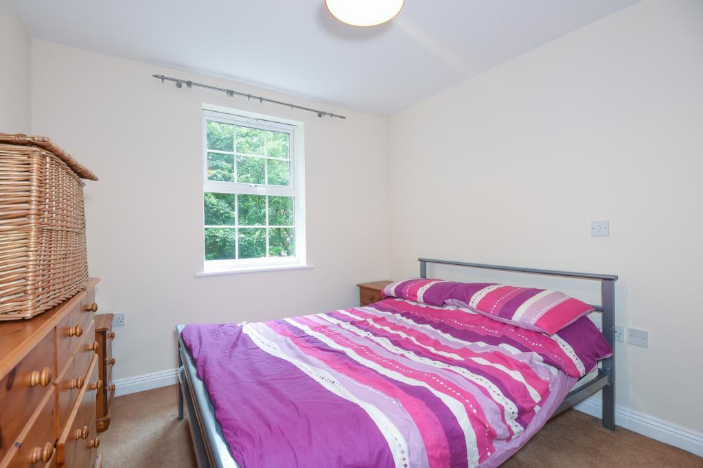 Newbury, Berkshire, RG14 2 bed apartment to rent £1,250 pcm (£288 pw)