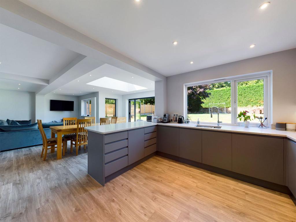 Kitchen/dining/family room