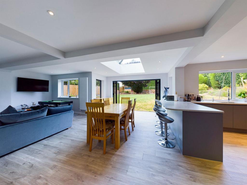 Kitchen/dining/family room
