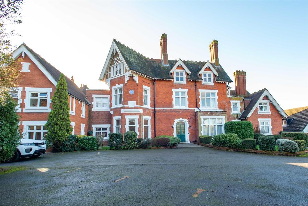 Church Road, Shortlands, Bromley... 2 bed apartment £2,100 pcm (£485 pw)