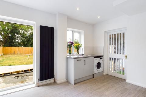 3 bedroom semi-detached house to rent, Kings Road, Tonbridge, TN9