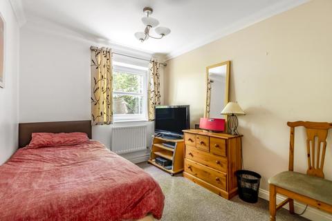 Flat 1, 36 Beacon Hill, Woking, GU21 7NP