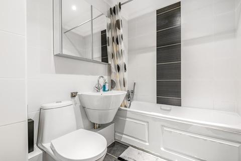 Flat 1, 36 Beacon Hill, Woking, GU21 7NP