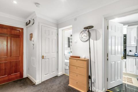 Flat 1, 36 Beacon Hill, Woking, GU21 7NP