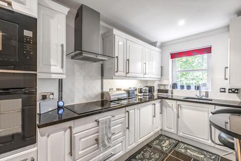 Flat 1, 36 Beacon Hill, Woking, GU21 7NP