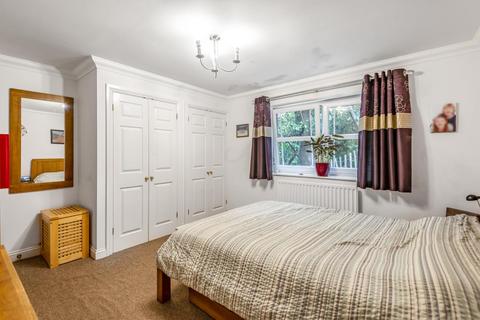 Flat 1, 36 Beacon Hill, Woking, GU21 7NP
