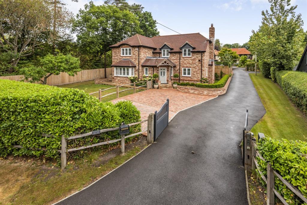 Common Hill, West Chiltington, RH20 4 bed detached house £1,250,000