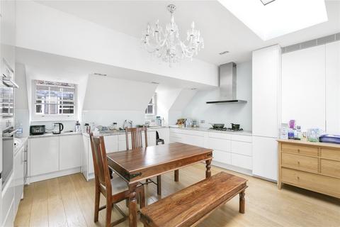 3 bedroom penthouse to rent - Warwick Court, London, WC1R