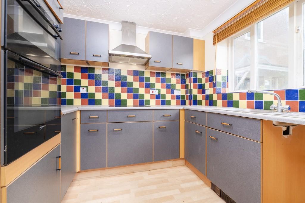 Churchfields, Hethersett 2 bed semidetached house £850 pcm (£196 pw)