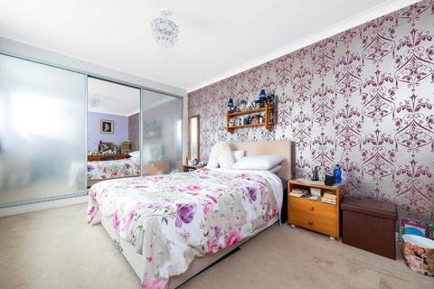 64 Parkview Road, London, SE9 3QW