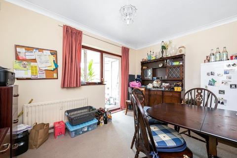 64 Parkview Road, London, SE9 3QW
