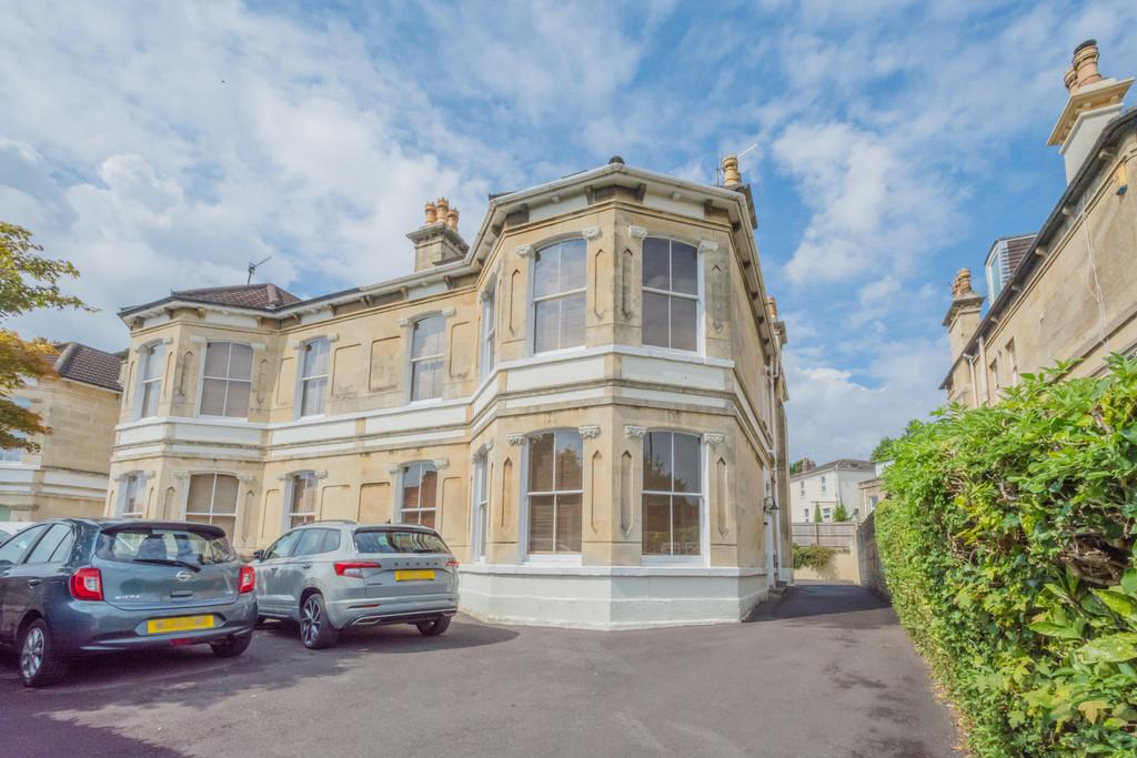 Newbridge Road, Bath 1 bed ground floor flat £950 pcm (£219 pw)