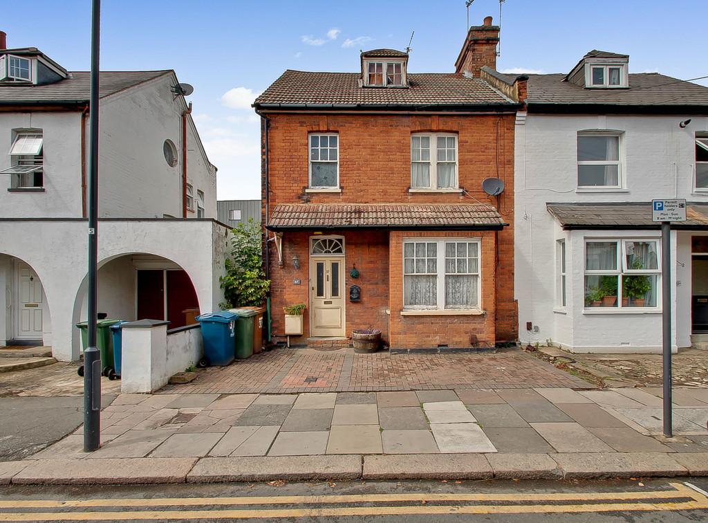 Graham Road, Harrow Weald 4 bed semidetached house for sale £600,000
