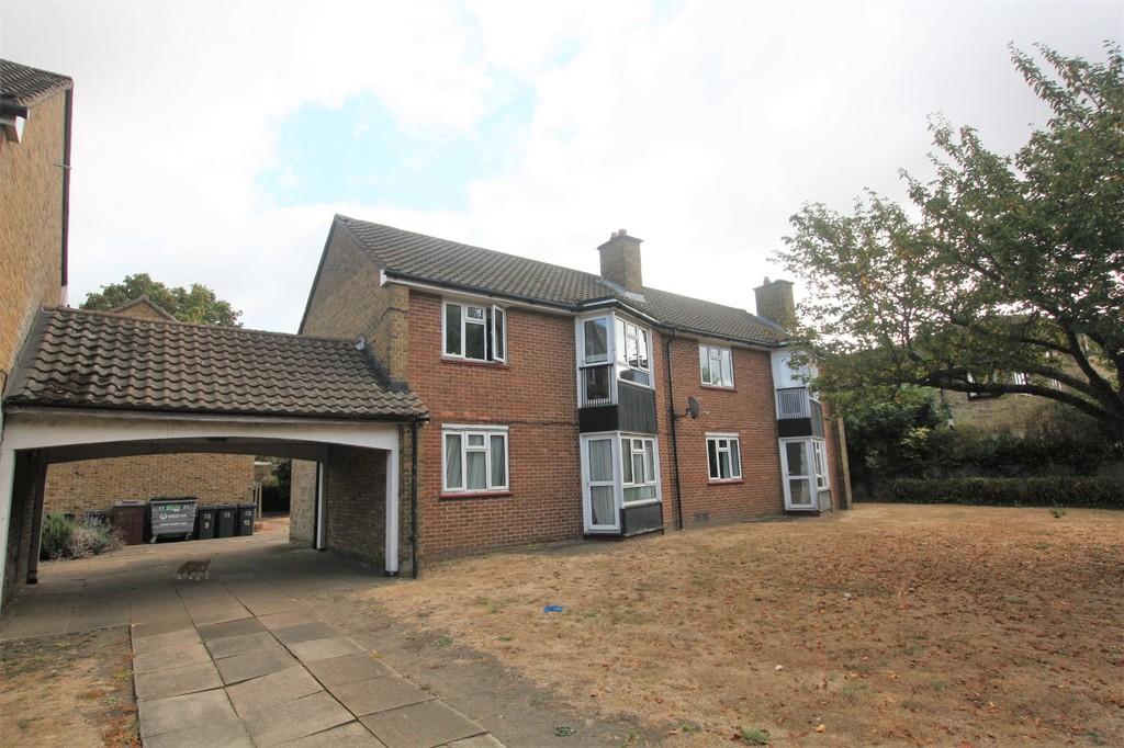 Commonside East, Mitcham 1 bed ground floor flat £1,025 pcm (£237 pw)