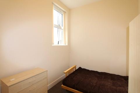 1 bedroom ground floor flat to rent - Crescent Road, London